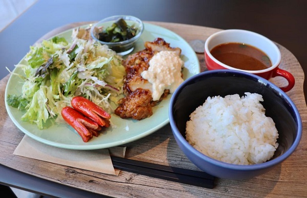 新しいけど懐かしい、心温まるカフェ。