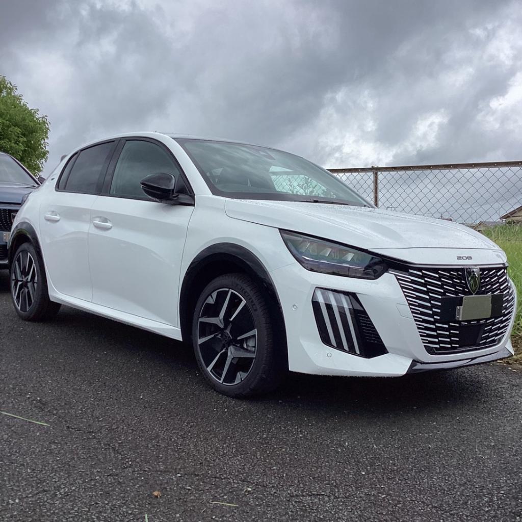 NEW 208 GTの試乗車が到着しました！
