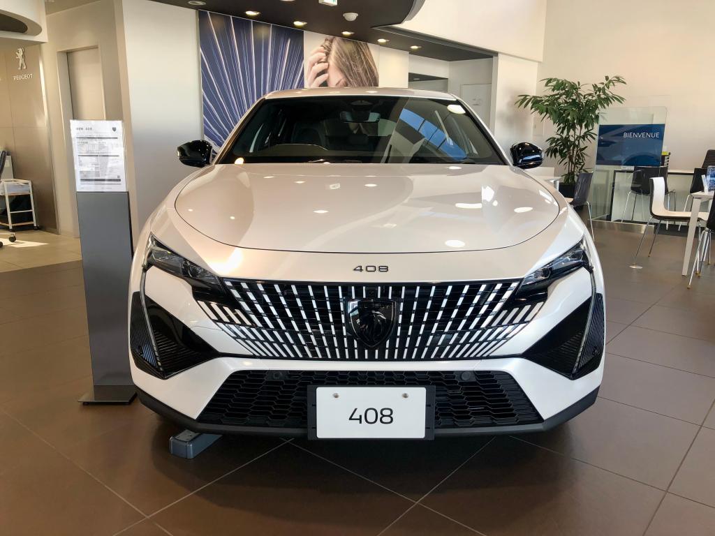◇見る人を惹きつける NEW PEUGEOT 408◇