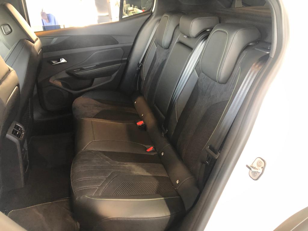 ◇見る人を惹きつける NEW PEUGEOT 408◇