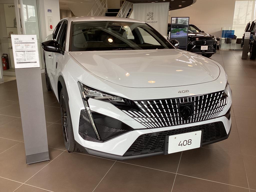 ショールームの展示車